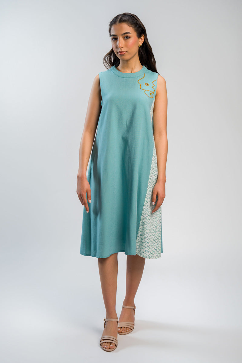 فستان ميدي بتفاصيل جانبية مطبوعة