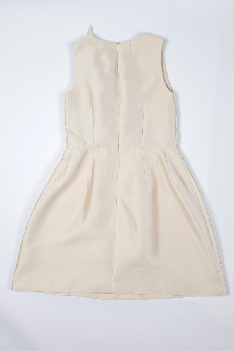 فستان بدون اكمام بتصميم ياقة غير متماثلة