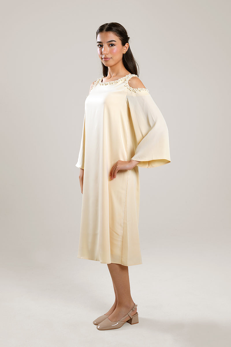 فستان ميدي بتصميم أكتاف مكشوفة