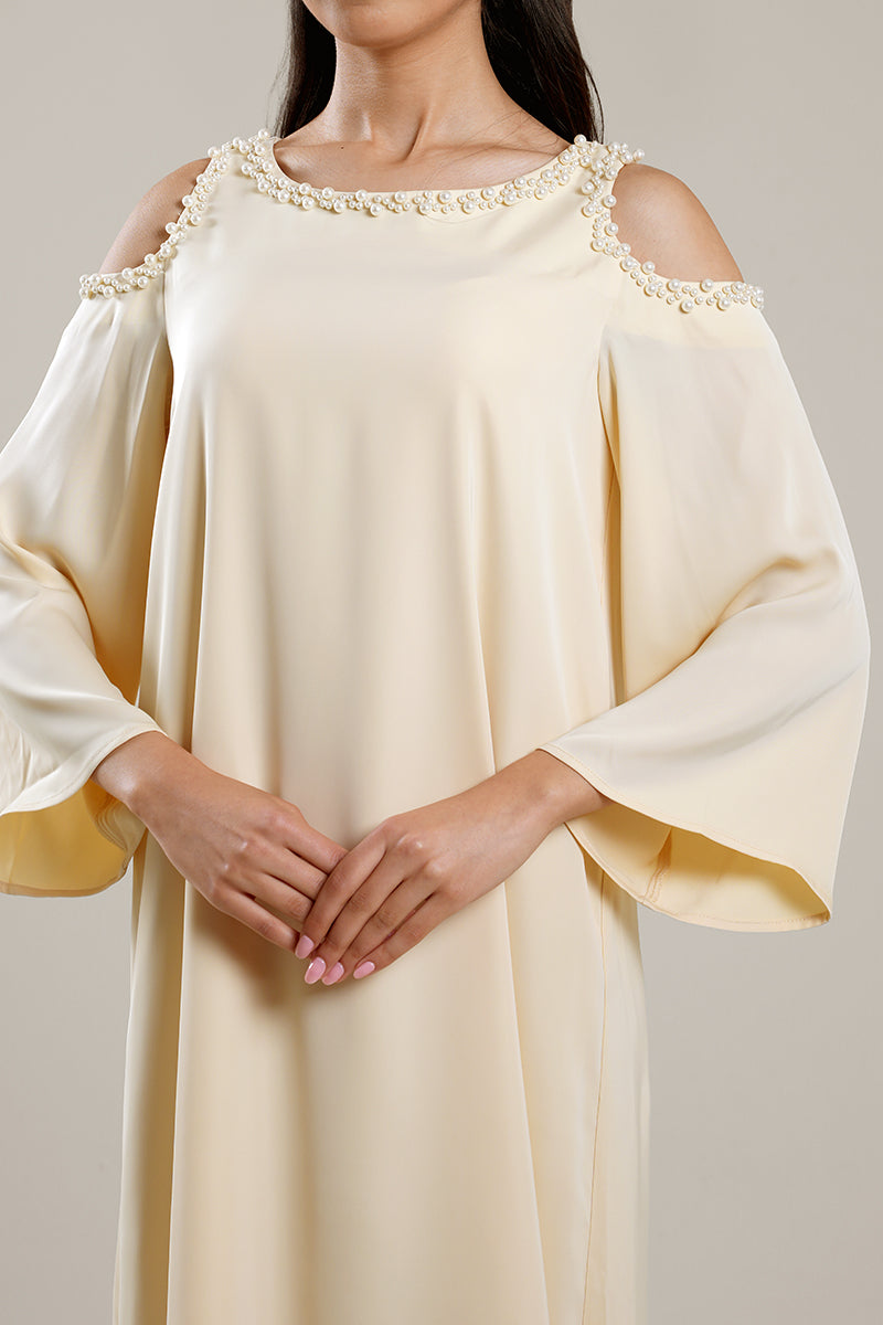 فستان ميدي بتصميم أكتاف مكشوفة