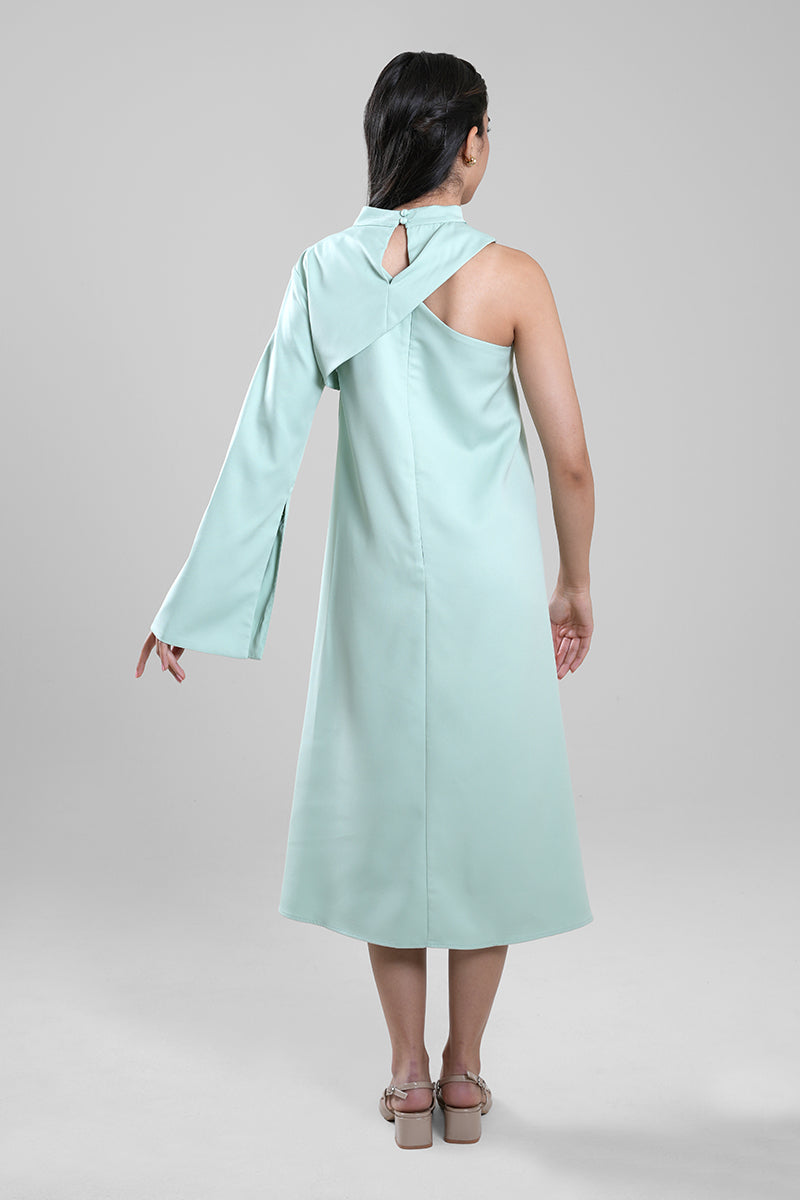 فستان بكتف واحد وتفاصيل مطرزة