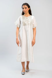 فستان ميدي بتطريز أمامي