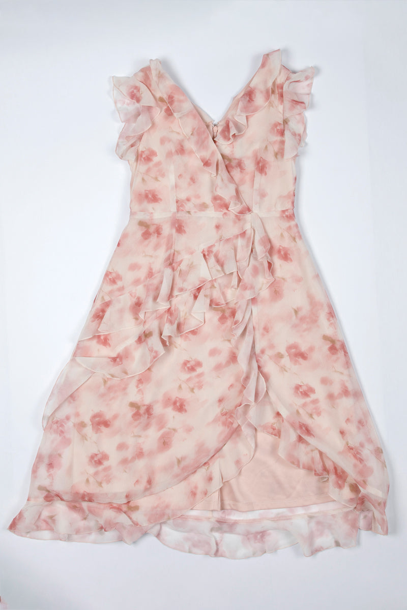 فستان بطبعة ورود مع اكمام كشكش