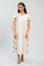 فستان ميدي بتفاصيل جانبية مطرزة