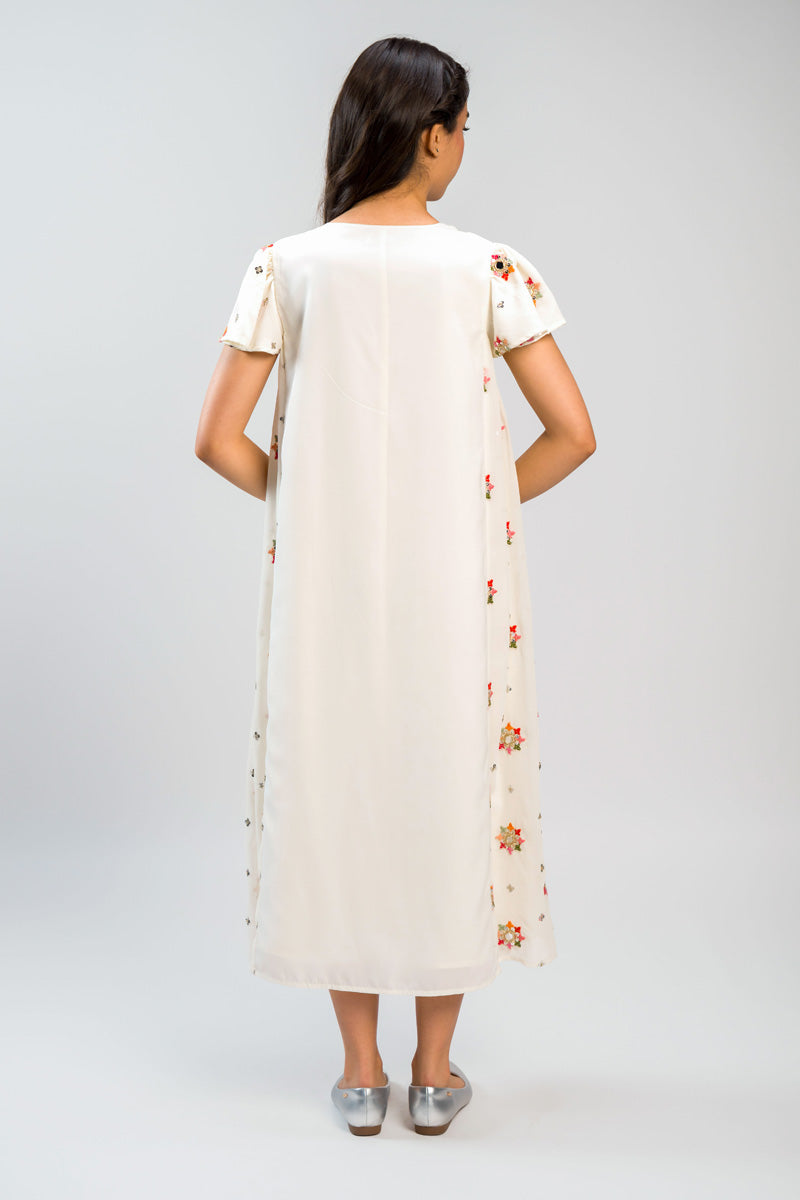 فستان ميدي بتفاصيل جانبية مطرزة