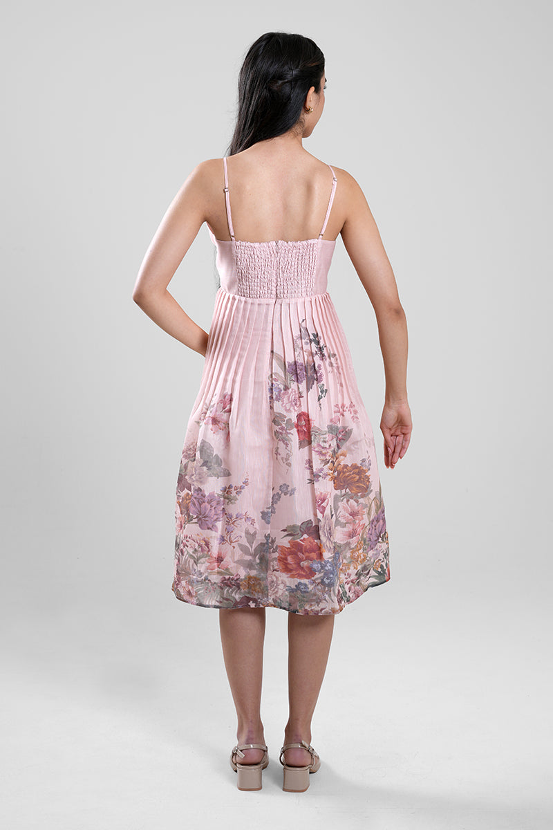 فستان ميدي بتفاصيل مزخرفة