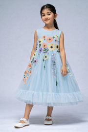 فستان تول مطرز بتفاصيل زهور