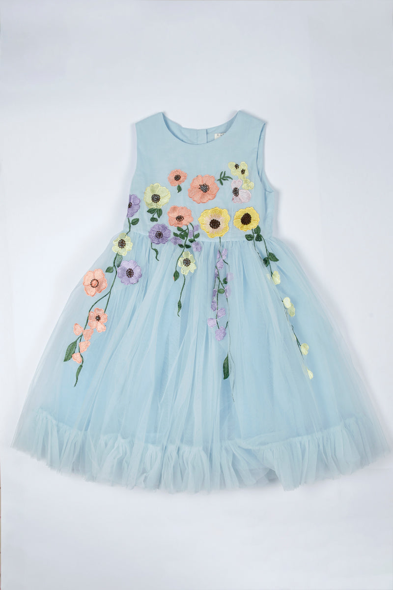 فستان تول مطرز بتفاصيل زهور