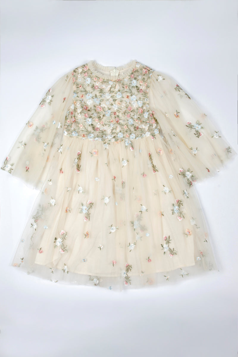 فستان تول مطرز بزهور