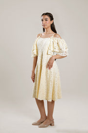 فستان ميدي من الدانتيل بأكمام طبقات