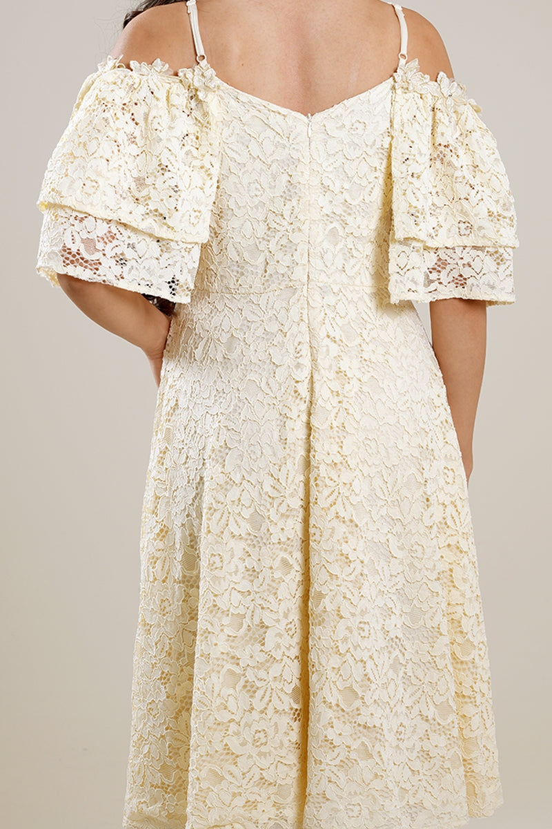 فستان ميدي من الدانتيل بأكمام طبقات