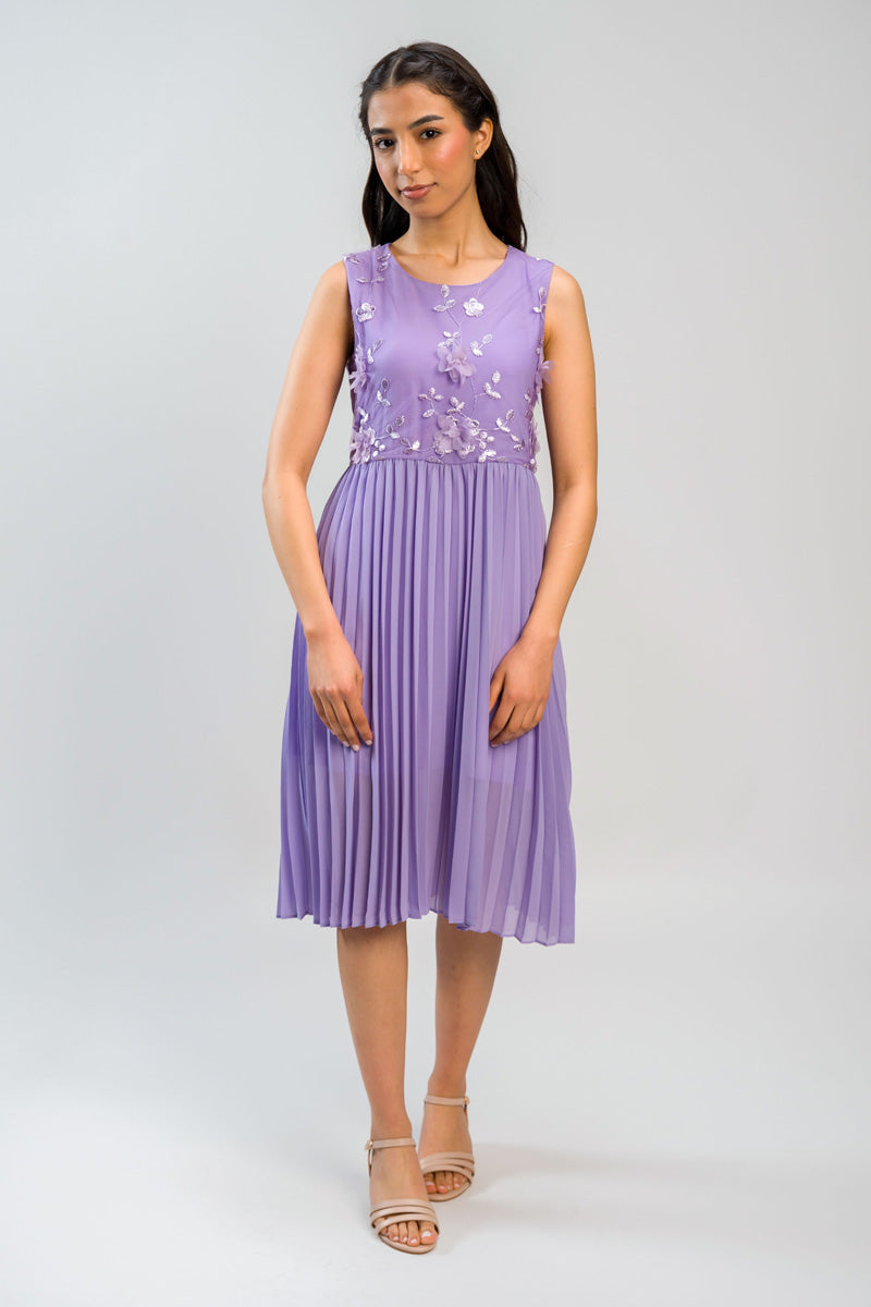 فستان ميدي بدون أكمام بكسرات