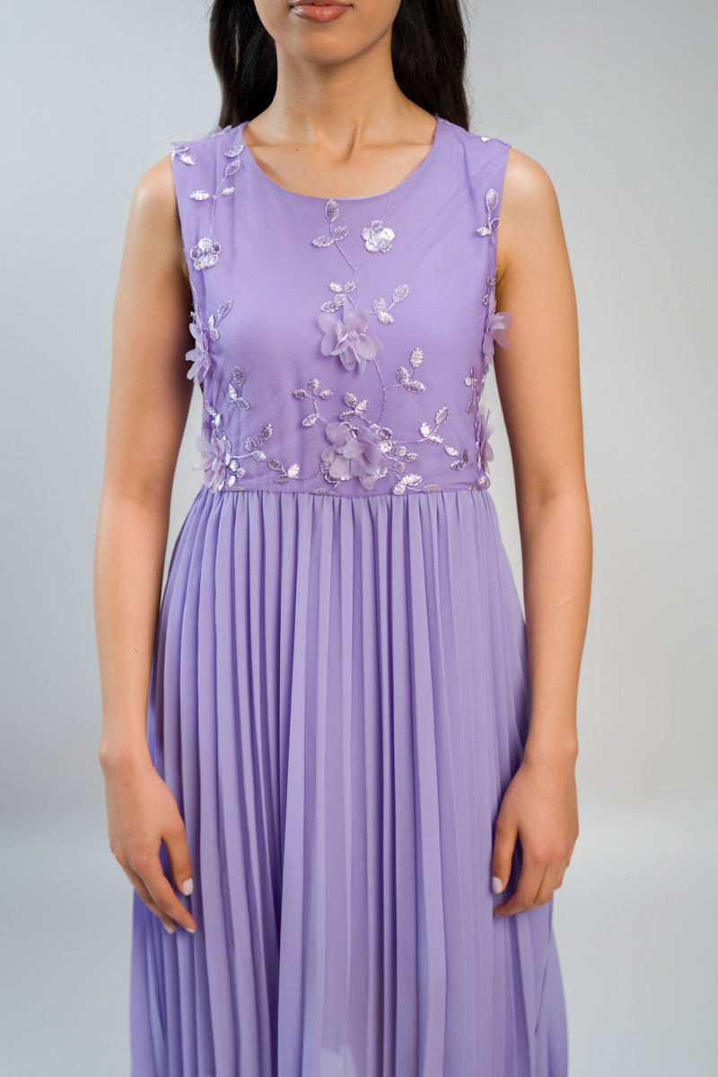 فستان ميدي بدون أكمام بكسرات