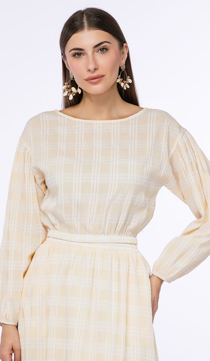 بلوزة بطبعة مربعات