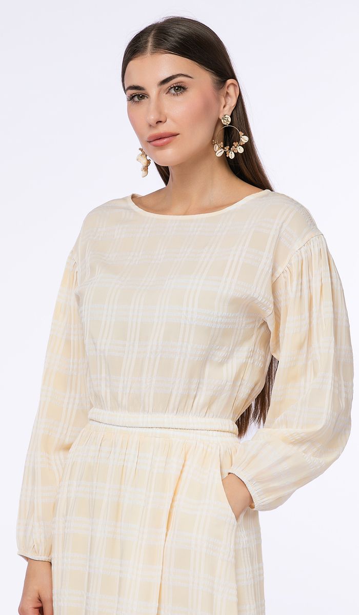 بلوزة بطبعة مربعات