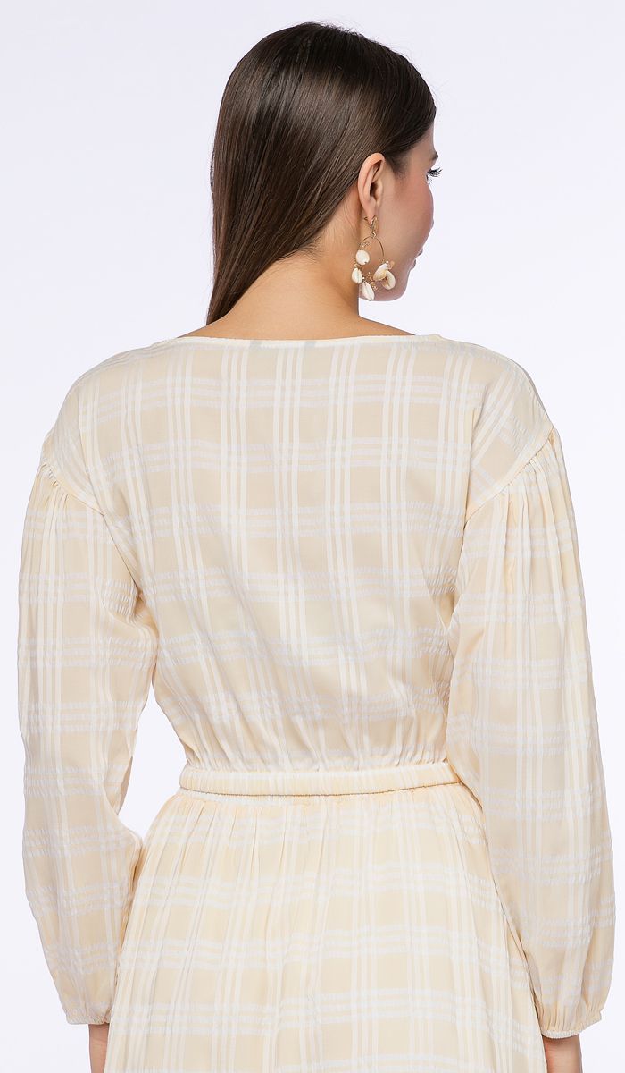 بلوزة بطبعة مربعات