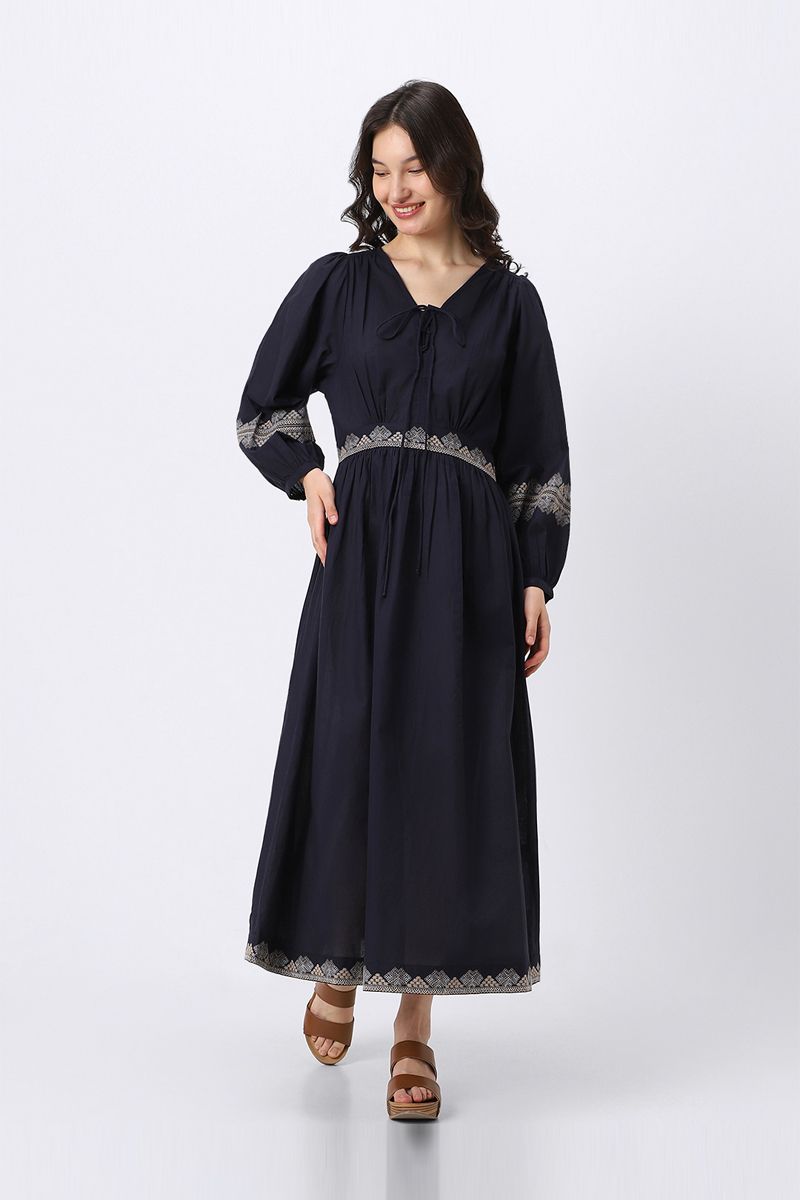 فستان نسائي بتطريز